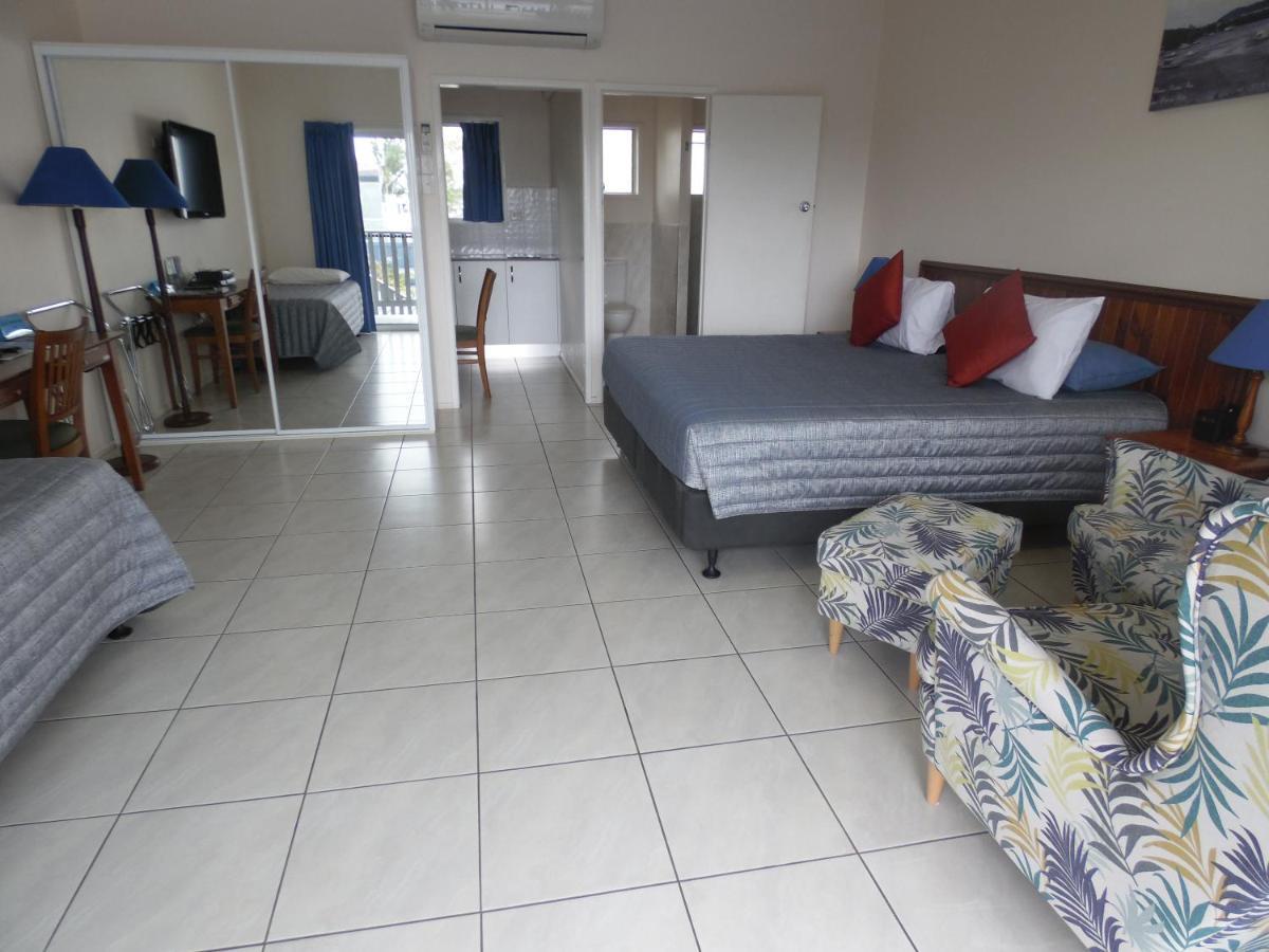 Airlie Court Units Aparthotel Airlie Beach Exterior photo