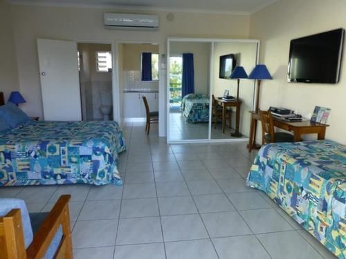 Airlie Court Units Aparthotel Airlie Beach Exterior photo